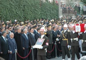 Devletin zirvesi şehidi uğurladı